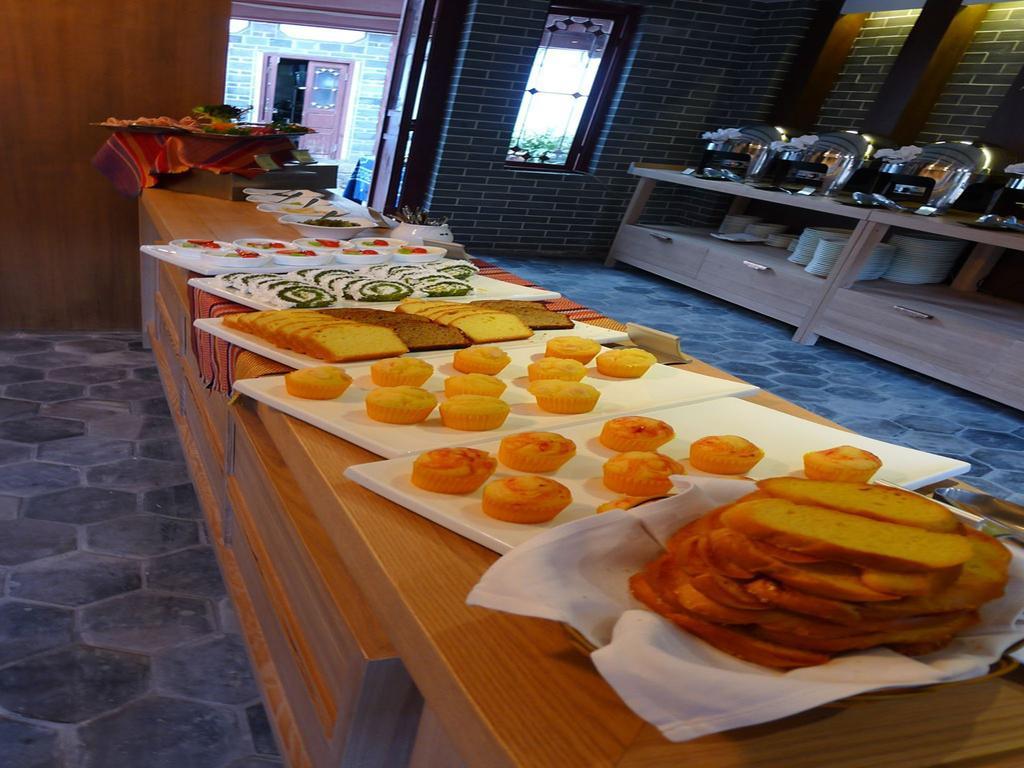Lijiang Ivy Garden Resort Hotel Exterior photo